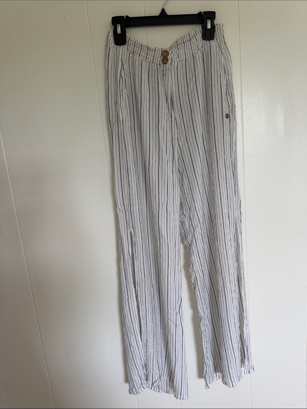 Roxy pants white with black stripes
